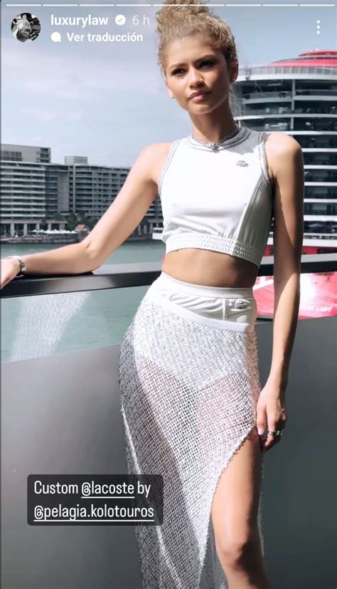 chicas enseñando las bragas|Zendaya enseña las bragas con una falda transparente en la。